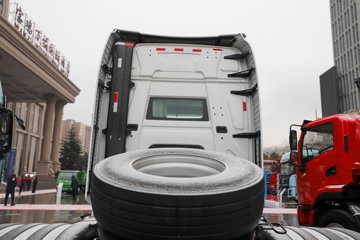 �������ó��Ӱ�S700 12.5L���� 600���� 6X4 ����12�� AMT�Զ��� ǣ����ͼƬ
