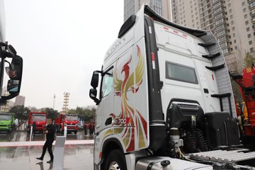 �������ó��Ӱ�S700 12.5L���� 600���� 6X4 ����12�� AMT�Զ��� ǣ����ͼƬ