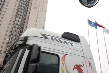 �������ó��Ӱ�S700 12.5L���� 600���� 6X4 ����12�� AMT�Զ��� ǣ����ͼƬ