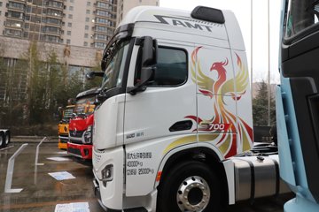�������ó��Ӱ�S700 12.5L���� 600���� 6X4 ����12�� AMT�Զ��� ǣ����ͼƬ