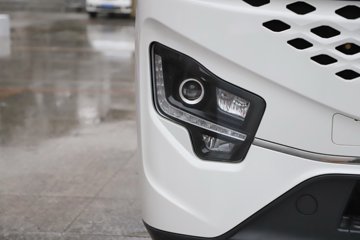 �������ó��Ӱ�S700 12.5L���� 600���� 6X4 ����12�� AMT�Զ��� ǣ����ͼƬ