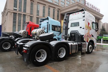 �������ó��Ӱ�S700 12.5L���� 600���� 6X4 ����12�� AMT�Զ��� ǣ����ͼƬ