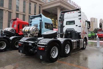 �������ó��Ӱ�S700 12.5L���� 600���� 6X4 ����12�� AMT�Զ��� ǣ����ͼƬ