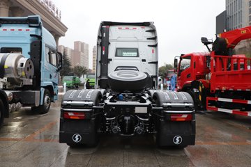 �������ó��Ӱ�S700 12.5L���� 600���� 6X4 ����12�� AMT�Զ��� ǣ����ͼƬ