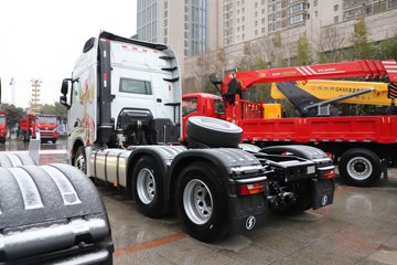 �������ó��Ӱ�S700 12.5L���� 600���� 6X4 ����12�� AMT�Զ��� ǣ����ͼƬ
