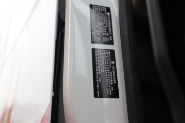 �������ó��Ӱ�S700 12.5L���� 600���� 6X4 ����12�� AMT�Զ��� ǣ����ͼƬ