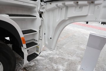 �������ó��Ӱ�S700 12.5L���� 600���� 6X4 ����12�� AMT�Զ��� ǣ����ͼƬ