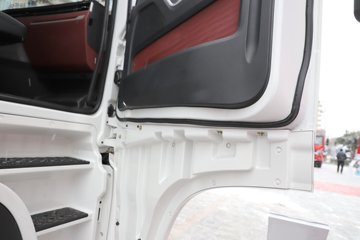 �������ó��Ӱ�S700 12.5L���� 600���� 6X4 ����12�� AMT�Զ��� ǣ����ͼƬ