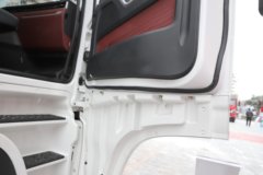 陕汽商用车延安S700 12.5L柴油 600马力 6X4 伊顿12档 AMT自动档 牵引车 陕汽商用车延安S700 12.5L柴油 600马力 6X4 伊顿12档 AMT自动档 牵引车