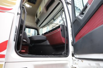�������ó��Ӱ�S700 12.5L���� 600���� 6X4 ����12�� AMT�Զ��� ǣ����ͼƬ