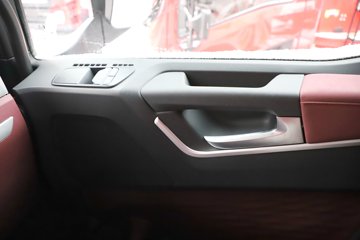 �������ó��Ӱ�S700 12.5L���� 600���� 6X4 ����12�� AMT�Զ��� ǣ����ͼƬ