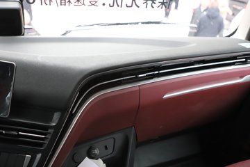 �������ó��Ӱ�S700 12.5L���� 600���� 6X4 ����12�� AMT�Զ��� ǣ����ͼƬ