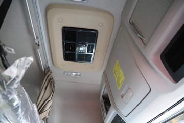 �������ó��Ӱ�S700 12.5L���� 600���� 6X4 ����12�� AMT�Զ��� ǣ����ͼƬ