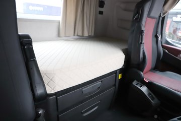 �������ó��Ӱ�S700 12.5L���� 600���� 6X4 ����12�� AMT�Զ��� ǣ����ͼƬ