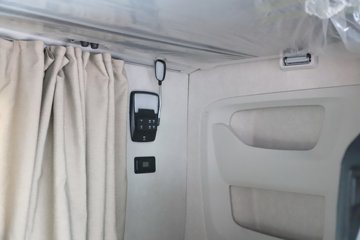 �������ó��Ӱ�S700 12.5L���� 600���� 6X4 ����12�� AMT�Զ��� ǣ����ͼƬ