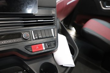 �������ó��Ӱ�S700 12.5L���� 600���� 6X4 ����12�� AMT�Զ��� ǣ����ͼƬ