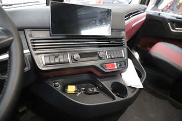 �������ó��Ӱ�S700 12.5L���� 600���� 6X4 ����12�� AMT�Զ��� ǣ����ͼƬ