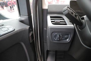 �������ó��Ӱ�S700 12.5L���� 600���� 6X4 ����12�� AMT�Զ��� ǣ����ͼƬ