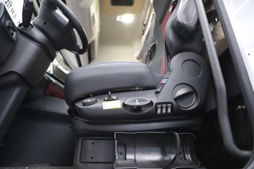 �������ó��Ӱ�S700 12.5L���� 600���� 6X4 ����12�� AMT�Զ��� ǣ����ͼƬ