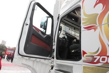 �������ó��Ӱ�S700 12.5L���� 600���� 6X4 ����12�� AMT�Զ��� ǣ����ͼƬ