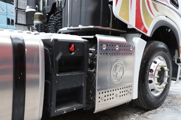 �������ó��Ӱ�S700 12.5L���� 600���� 6X4 ����12�� AMT�Զ��� ǣ����ͼƬ
