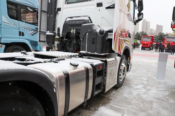 �������ó��Ӱ�S700 12.5L���� 600���� 6X4 ����12�� AMT�Զ��� ǣ����ͼƬ
