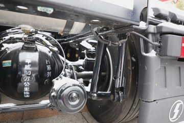 �������ó��Ӱ�S700 12.5L���� 600���� 6X4 ����12�� AMT�Զ��� ǣ����ͼƬ