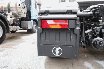 �������ó��Ӱ�S700 12.5L���� 600���� 6X4 ����12�� AMT�Զ��� ǣ����ͼƬ