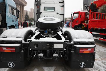 �������ó��Ӱ�S700 12.5L���� 600���� 6X4 ����12�� AMT�Զ��� ǣ����ͼƬ