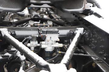 �������ó��Ӱ�S700 12.5L���� 600���� 6X4 ����12�� AMT�Զ��� ǣ����ͼƬ