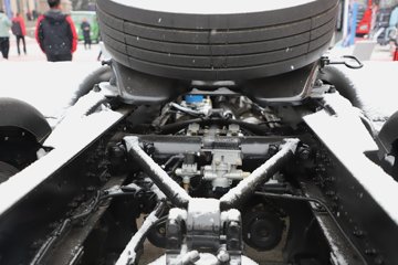 �������ó��Ӱ�S700 12.5L���� 600���� 6X4 ����12�� AMT�Զ��� ǣ����ͼƬ