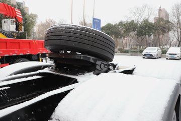 �������ó��Ӱ�S700 12.5L���� 600���� 6X4 ����12�� AMT�Զ��� ǣ����ͼƬ