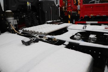�������ó��Ӱ�S700 12.5L���� 600���� 6X4 ����12�� AMT�Զ��� ǣ����ͼƬ