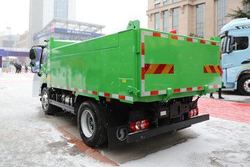 �������ó� ����G100 2.5L���� 155���� 4X2 ��ʿ��8�� 3.3�׵�����ж��ͼƬ