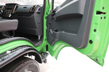 �������ó� ����G100 2.5L���� 155���� 4X2 ��ʿ��8�� 3.3�׵�����ж��ͼƬ