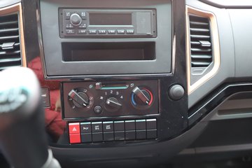 �������ó� ����G100 2.5L���� 155���� 4X2 ��ʿ��8�� 3.3�׵�����ж��ͼƬ