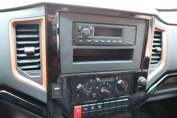 �������ó� ����G100 2.5L���� 155���� 4X2 ��ʿ��8�� 3.3�׵�����ж��ͼƬ