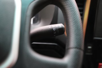 �������ó� ����G100 2.5L���� 155���� 4X2 ��ʿ��8�� 3.3�׵�����ж��ͼƬ