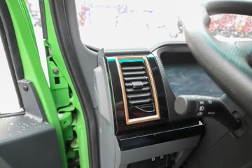 �������ó� ����G100 2.5L���� 155���� 4X2 ��ʿ��8�� 3.3�׵�����ж��ͼƬ