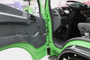 �������ó� ����G100 2.5L���� 155���� 4X2 ��ʿ��8�� 3.3�׵�����ж��ͼƬ