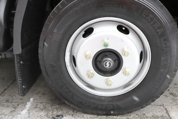 �������ó� ����G100 2.5L���� 155���� 4X2 ��ʿ��8�� 3.3�׵�����ж��ͼƬ