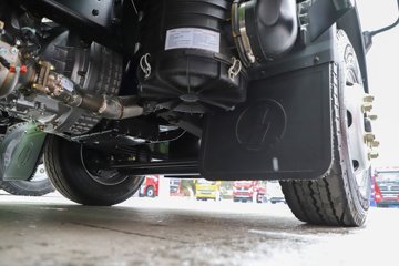 �������ó� ����G100 2.5L���� 155���� 4X2 ��ʿ��8�� 3.3�׵�����ж��ͼƬ