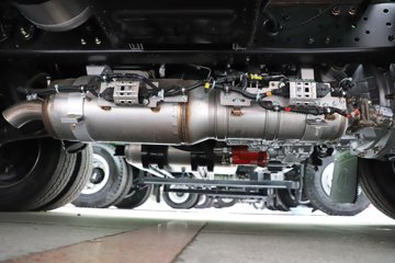 �������ó� ����G100 2.5L���� 155���� 4X2 ��ʿ��8�� 3.3�׵�����ж��ͼƬ