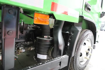 �������ó� ����G100 2.5L���� 155���� 4X2 ��ʿ��8�� 3.3�׵�����ж��ͼƬ