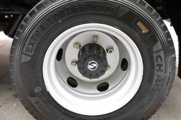 �������ó� ����G100 2.5L���� 155���� 4X2 ��ʿ��8�� 3.3�׵�����ж��ͼƬ