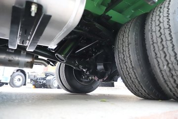 �������ó� ����G100 2.5L���� 155���� 4X2 ��ʿ��8�� 3.3�׵�����ж��ͼƬ