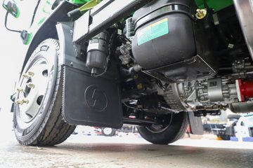 �������ó� ����G100 2.5L���� 155���� 4X2 ��ʿ��8�� 3.3�׵�����ж��ͼƬ