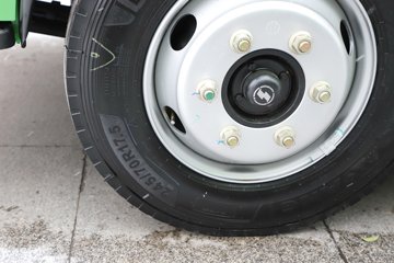 �������ó� ����G100 2.5L���� 155���� 4X2 ��ʿ��8�� 3.3�׵�����ж��ͼƬ