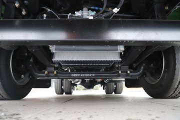 �������ó� ����G100 2.5L���� 155���� 4X2 ��ʿ��8�� 3.3�׵�����ж��ͼƬ