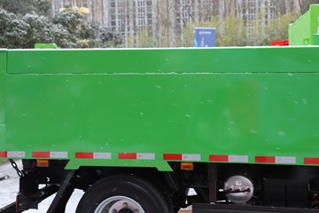 �������ó� ����G100 2.5L���� 155���� 4X2 ��ʿ��8�� 3.3�׵�����ж��ͼƬ